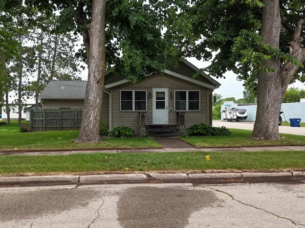 31 E 2nd St, Clintonville, WI 54929
