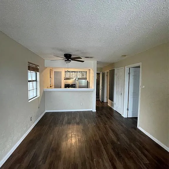516 S Park Dr #201 — Photo 1