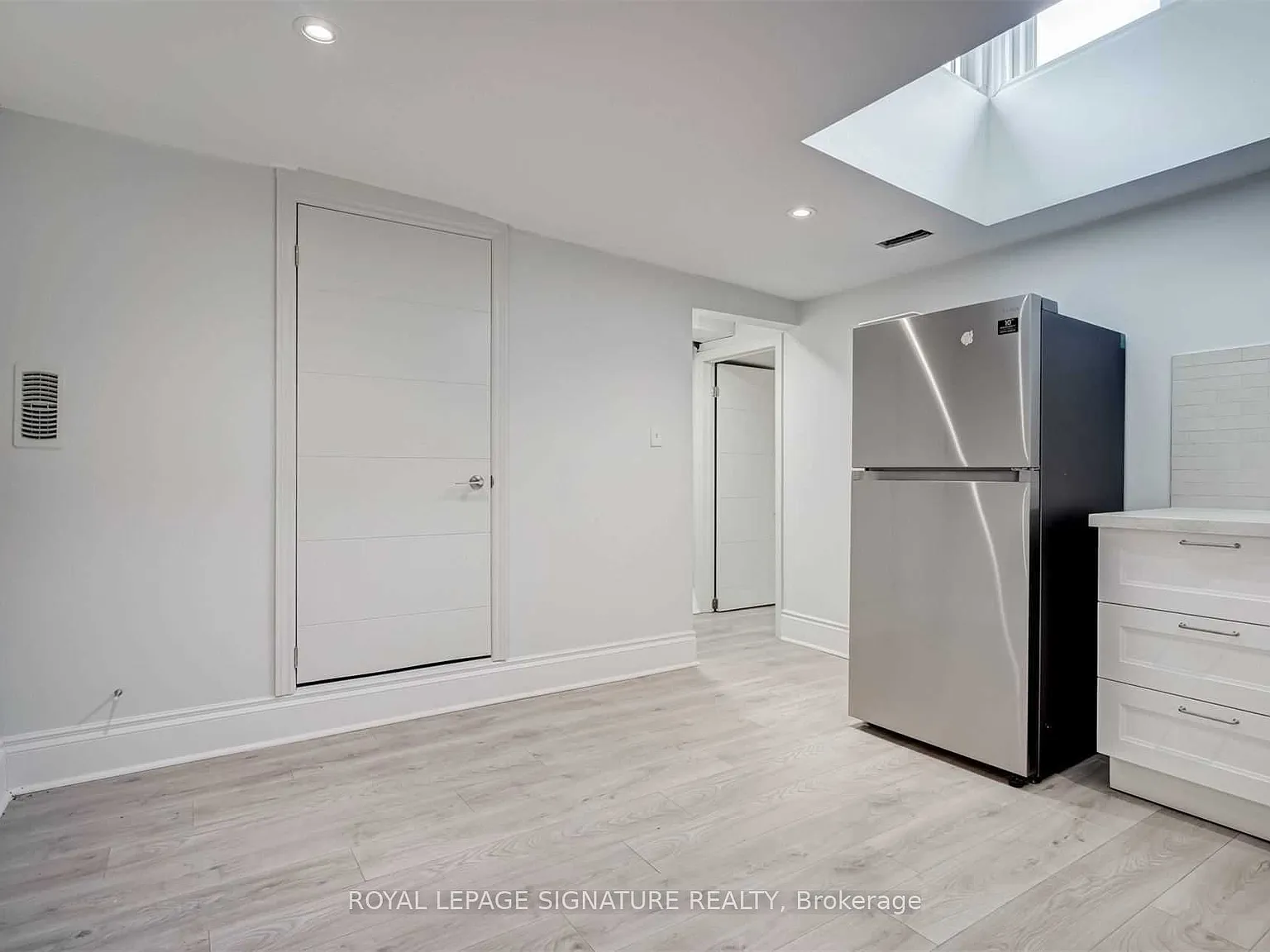 3 bed, $3,000 — Photo 2