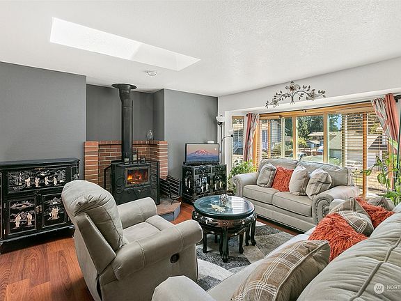 3rd image of 1925 165th Street Ct E