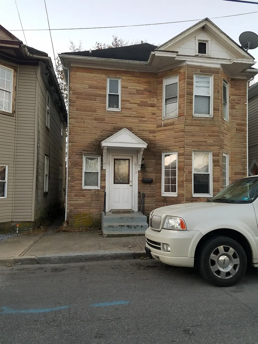 513 W Race St photo 1
