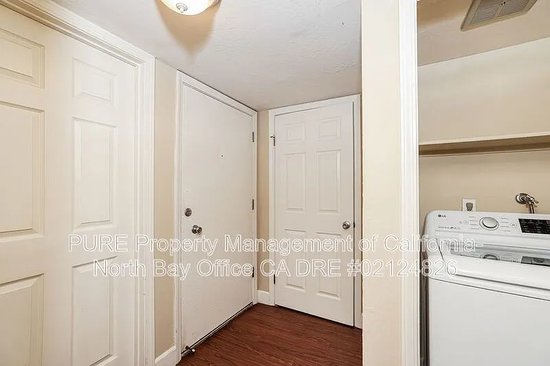 Building Photo - 42 Redwood Ct