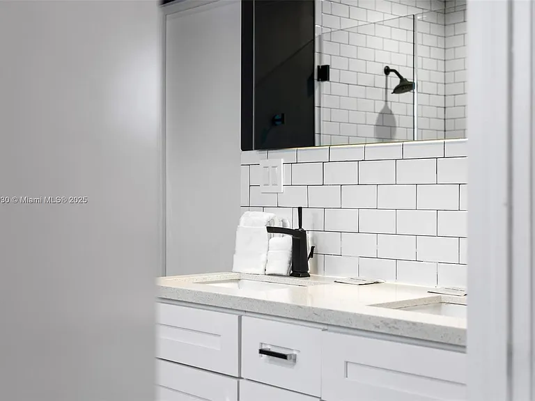 1651 SW 13th Ave — Photo 59