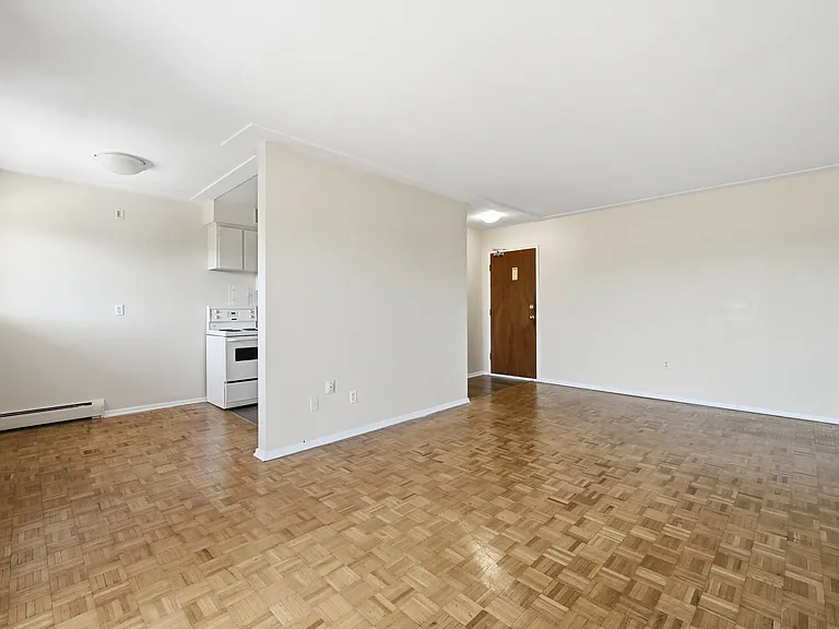 1200 Fennell Ave E — Photo 9
