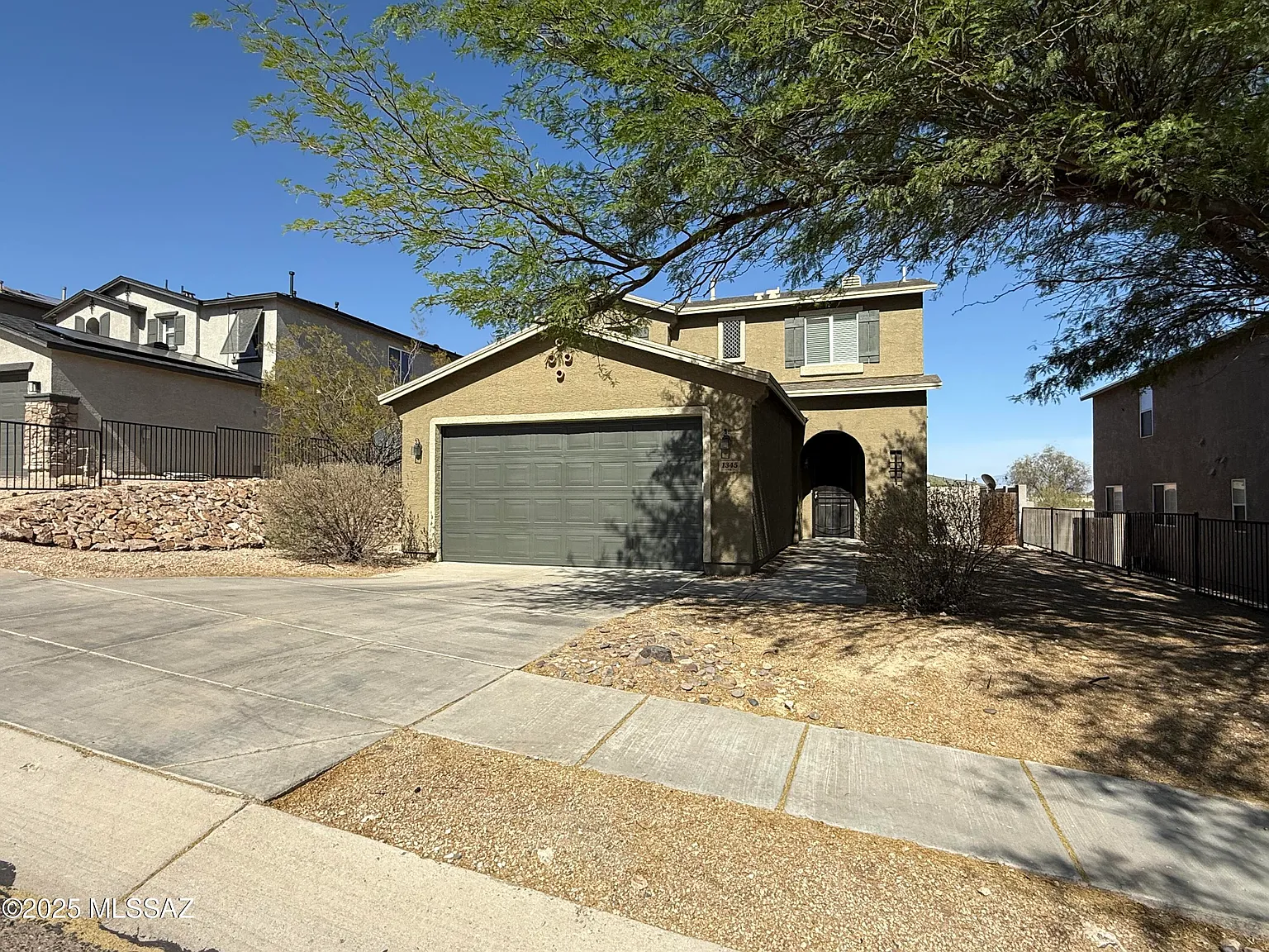 3 bed, 2.5 bath, 1629 sqft, $2,000 — Photo 1