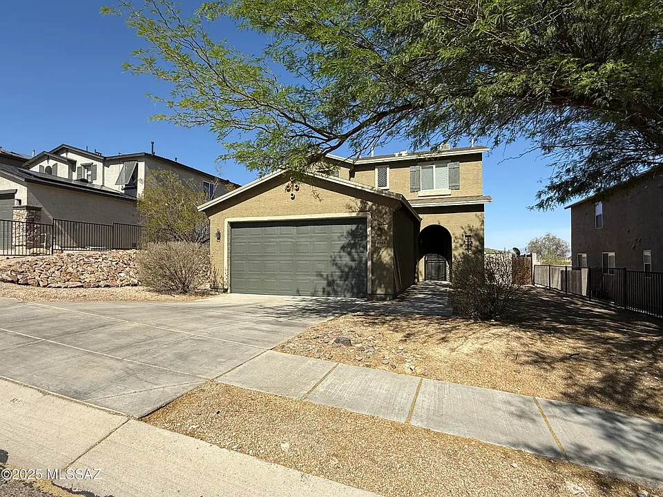 1345 S Woodbine Ln