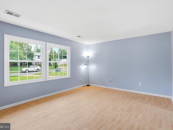 3rd image of 909 Fowler Ct