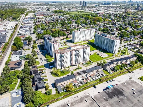 50 Lotherton Ptwy #703, Toronto, ON M6B 2G7