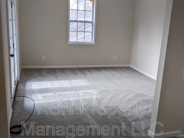 1124 Collins St, Savannah, GA 31404