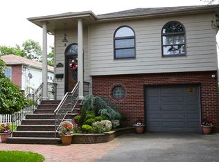 1729 Hancock St, Hewlett, NY 11557