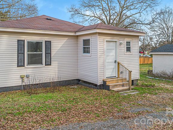 3rd image of 109 Barrett Rd