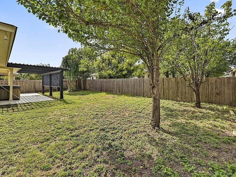 919 Flanagan Dr — Photo 24