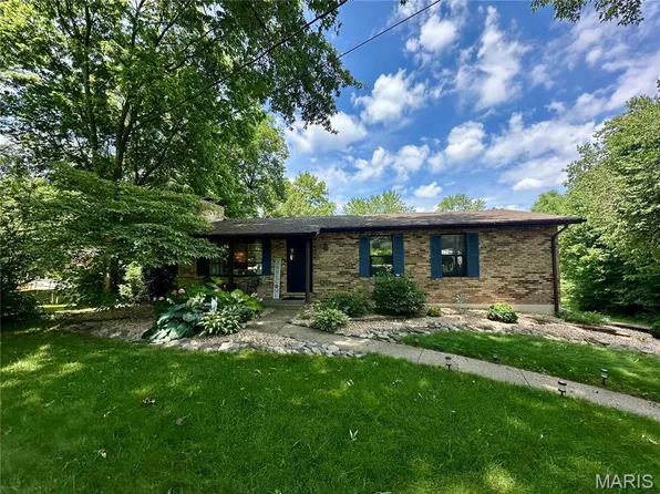 105 Whiteside Dr, Belleville, IL 62221