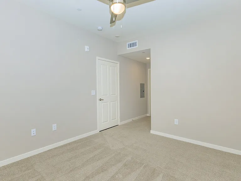 Los Alamitos Luxury Apartments — Photo 39