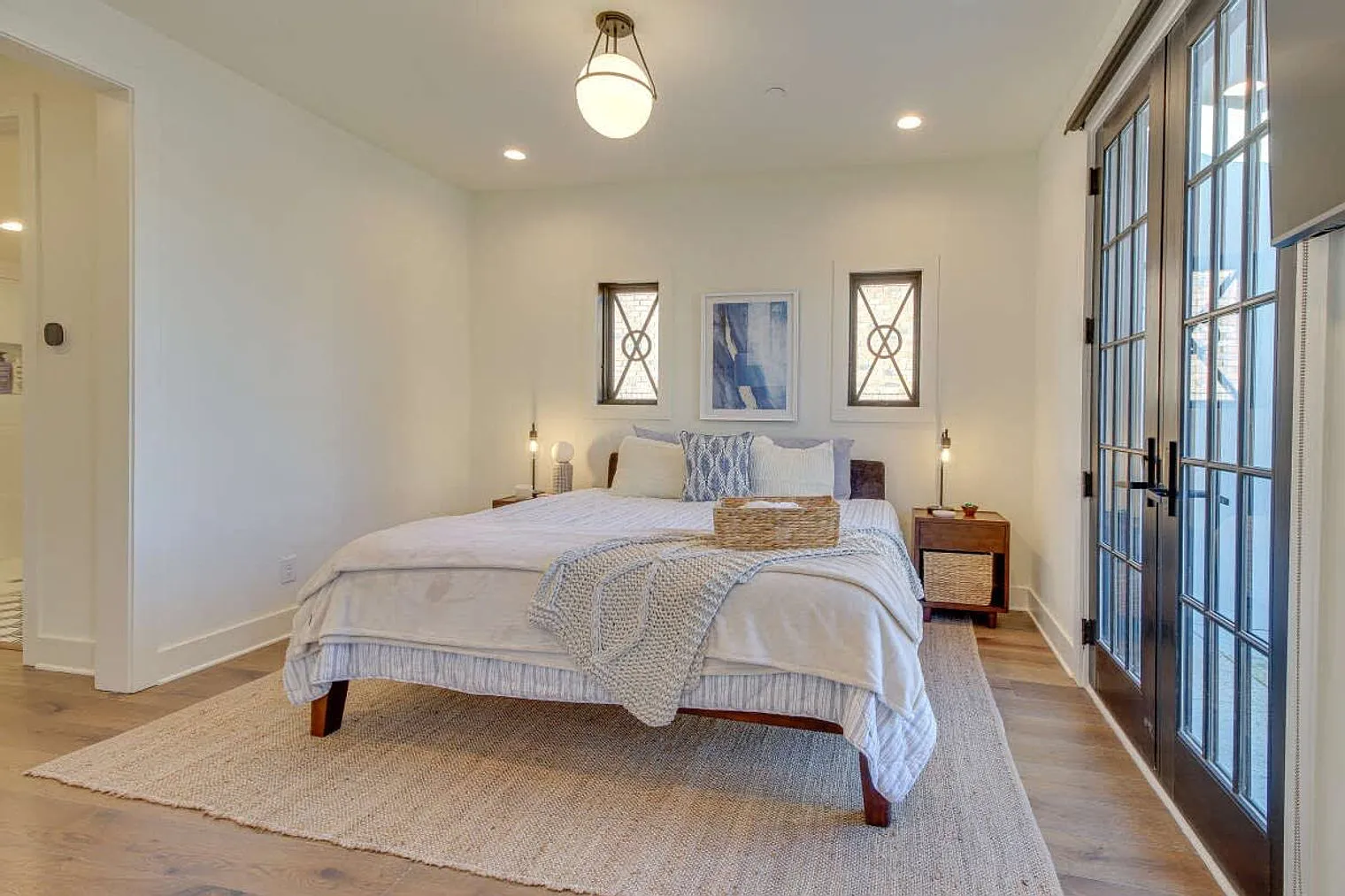 3 bed, 3.0 bath, 2798 sqft, $6,834 — Photo 4