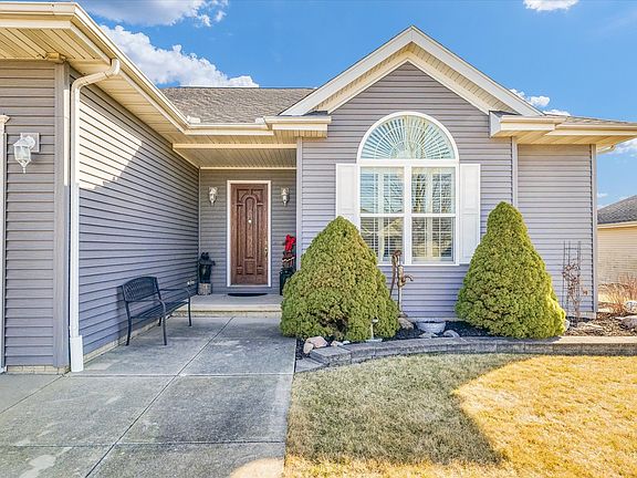 3rd image of 704 Falcon Dr