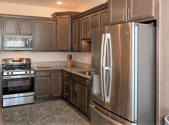 4th image of 944 Graystone Cir