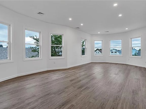 5th image of 1320 Elmwood Ave #1