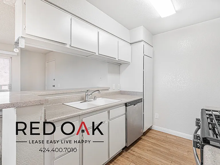 10346 Commerce Ave #7 — Photo 6