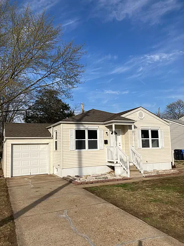 907 Charbonier Rd Photo 1