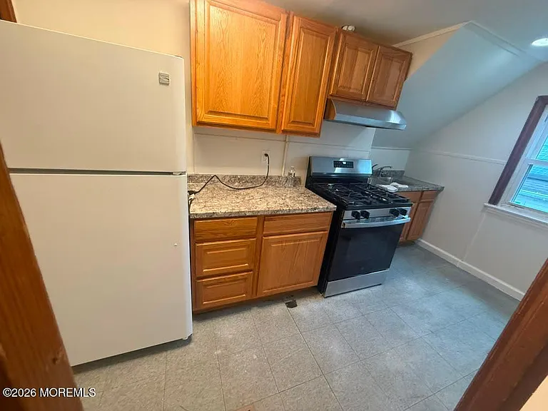 560 Lillie Rd #2 — Photo 2