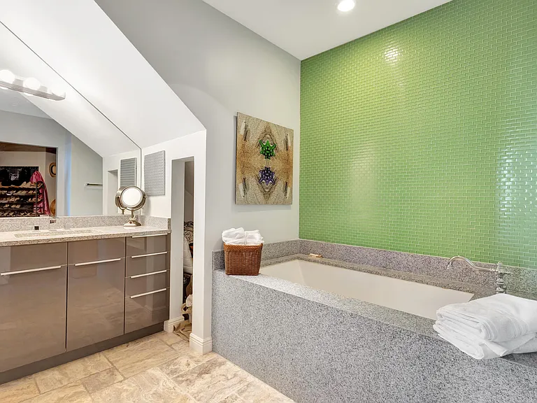 410 Evernia St #801 — Photo 18