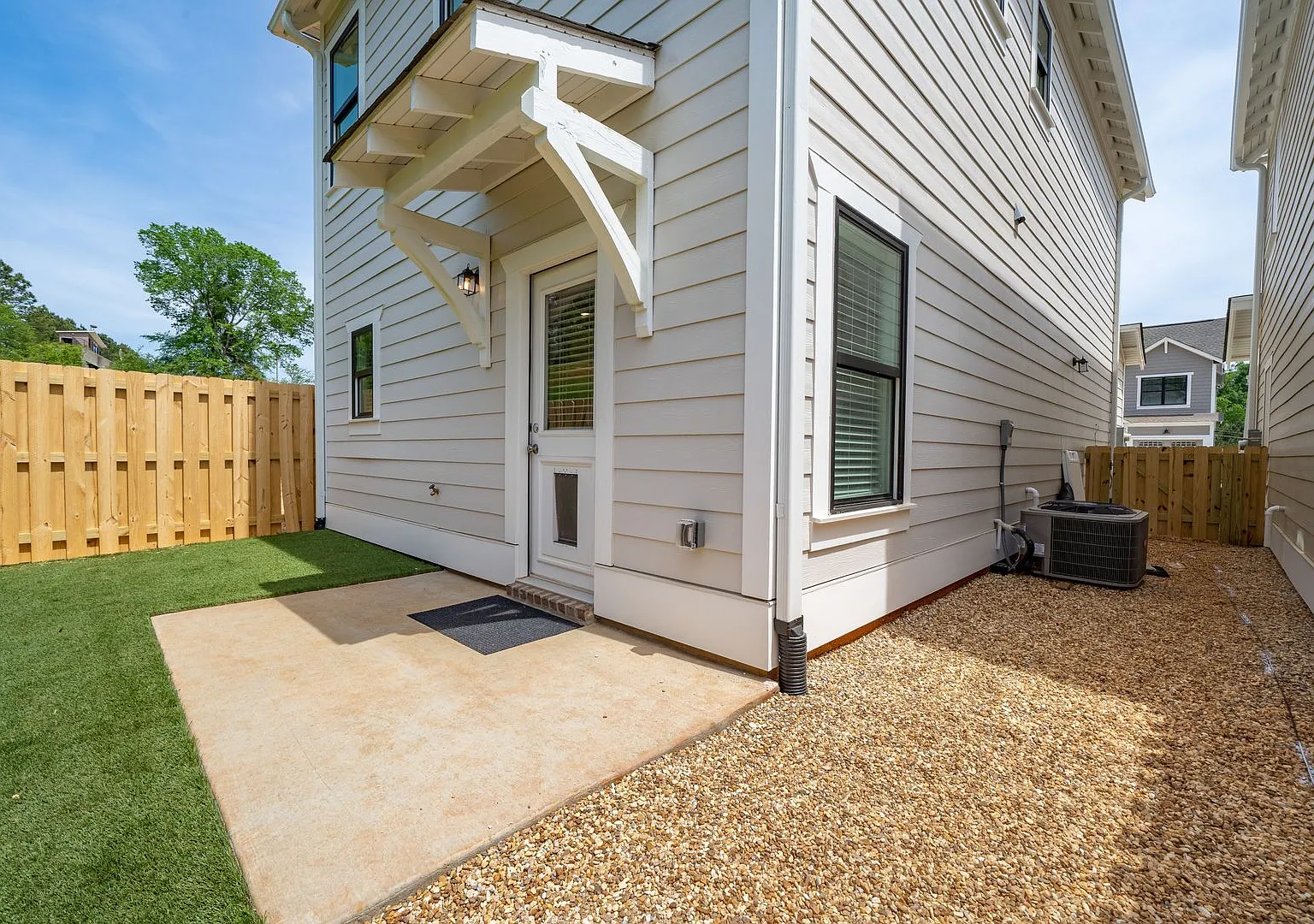 Self Tour This Home in Person with the Rently Tours App! — Photo 2