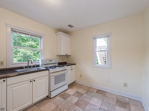 2nd image of 250 High St APT 1