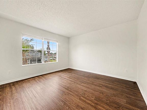 4th image of 2512 HOLLY PINE CIRCLE