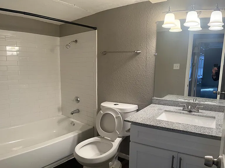 Highland Park Apartments — Photo 4