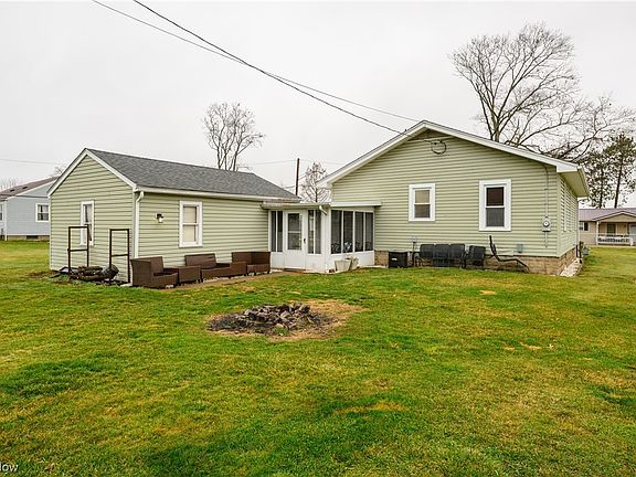 4th image of 642 E Main St