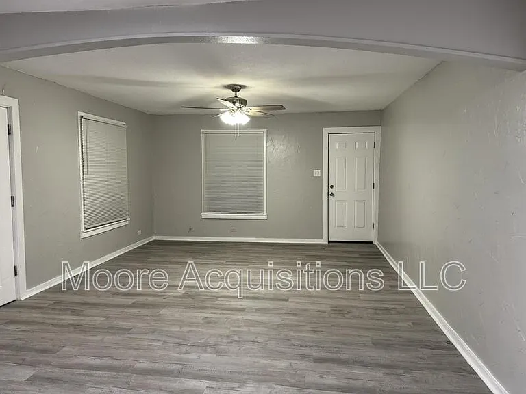 500 W Burrell St — Photo 22