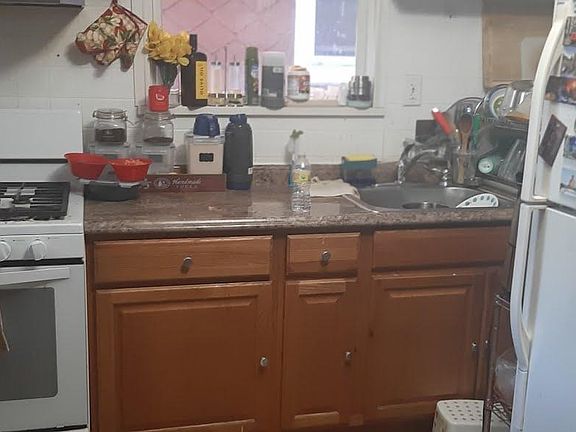 3rd image of 52 Clarke Ave #1