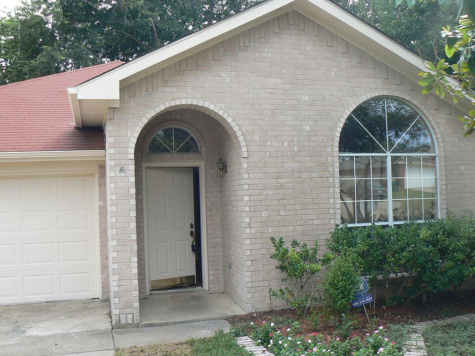 1st image of 208 Oak Meadow Ln