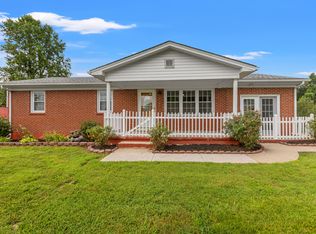 40 Edwards Rd, Irvine, KY 40336