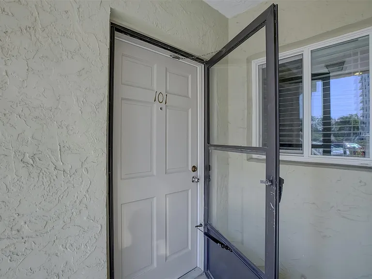 1450 N Riverside Dr #101 — Photo 20