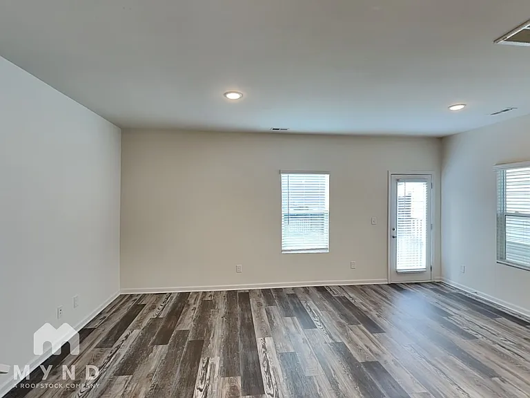 122B Fosters Glen Pl #B — Photo 4