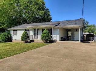 206 Ellis Dr, Paris, TN 38242