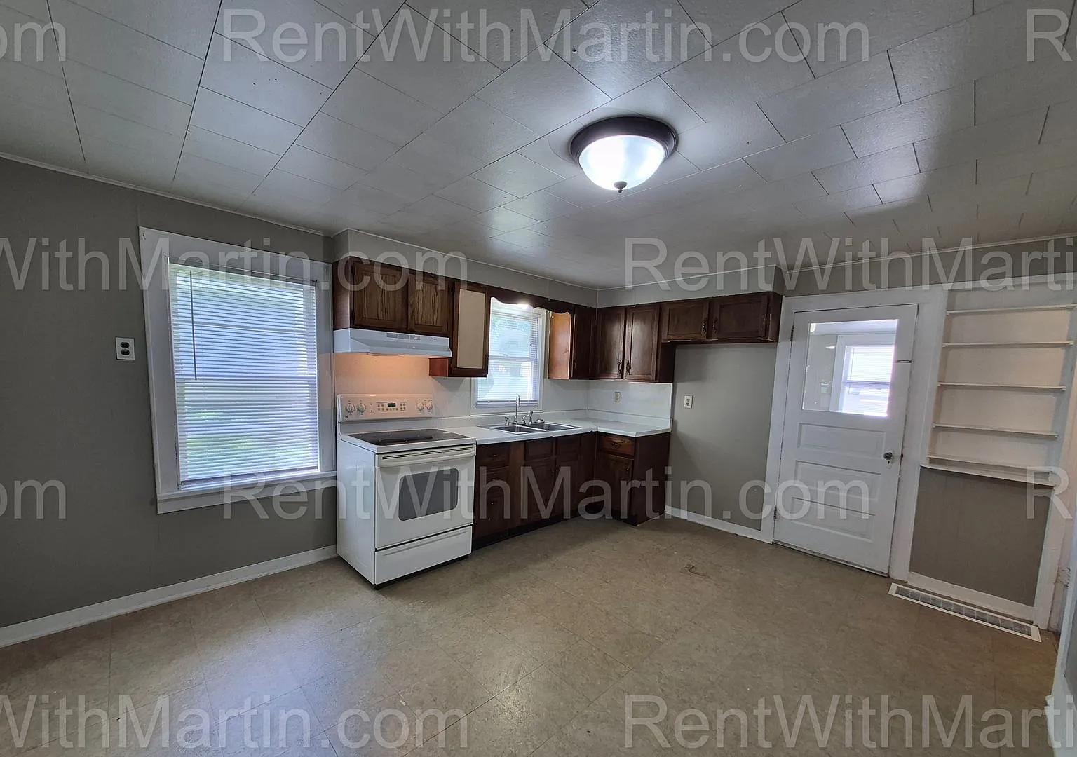 For Rent- 501 D Avenue, Grundy Center — Photo 2
