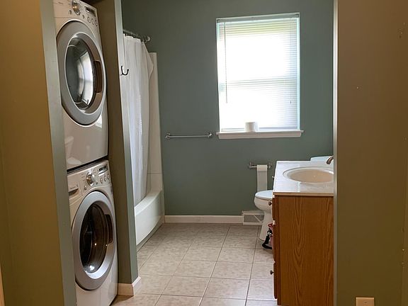Bathroom/ laundry first floor