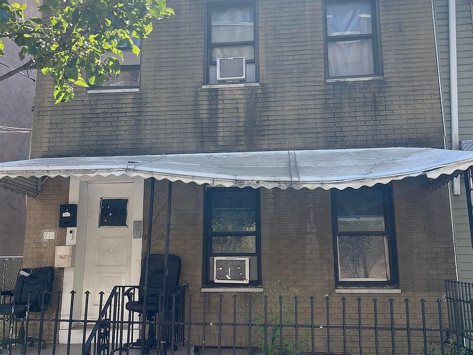 1st image of 717 28th St