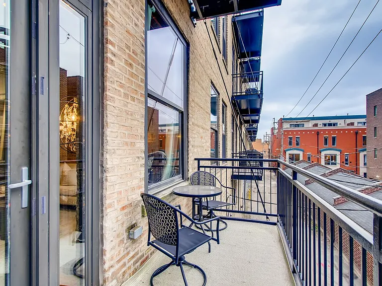 1040 W Adams St #218 — Photo 11
