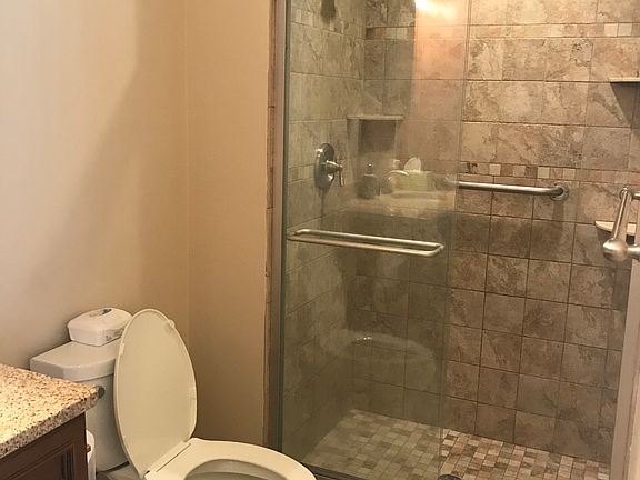 5th image of 170 Greenmeadow Dr