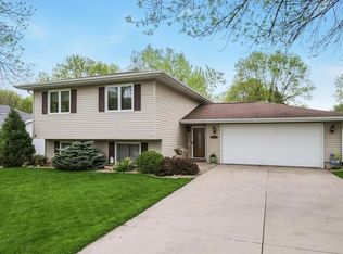 1730 Pleasantview Dr, Marion, IA 52302
