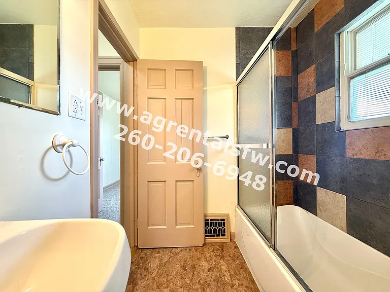 4018 S Clinton St — Photo 11