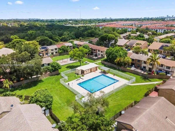 453 NE 210th Ter, Miami, FL 33179