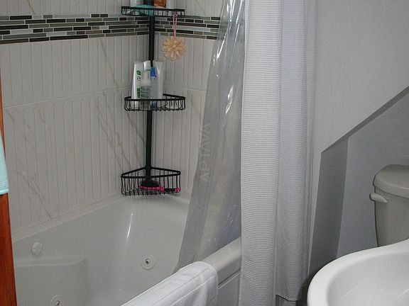 4th image of 32 Holyoke Rd #1