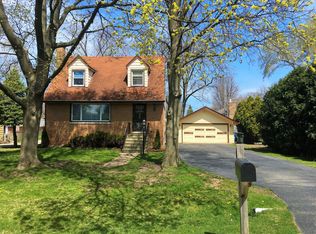620 W Larkdale Ln, Mount Prospect, IL 60056