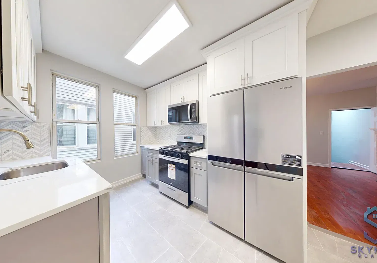 715 Commonwealth Avenue — Photo 1