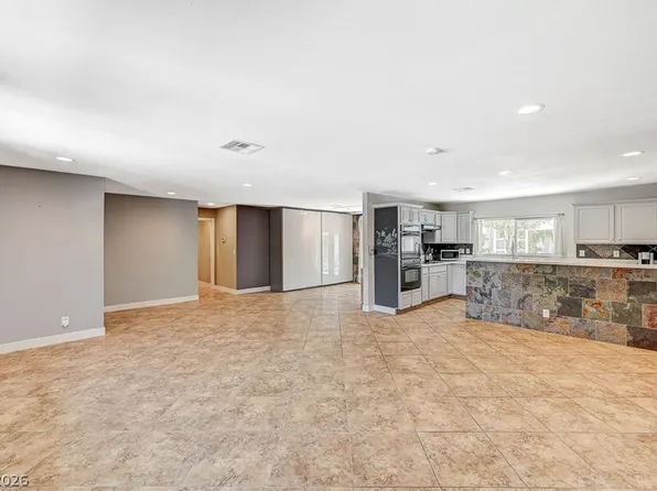 4153 Woodcrest Rd, Las Vegas, NV 89121